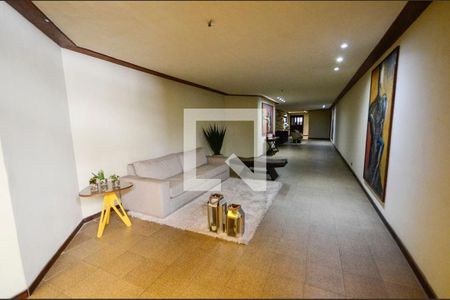 Apartamento à venda com 103m², 3 quartos e 1 vaga Apartamento à venda com 103m², 3 quartos e 1 vagaHall