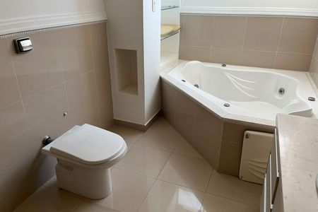 Apartamento para alugar com 476m², 4 quartos e 2 vagas Apartamento para alugar com 476m², 4 quartos e 2 vagasBanheiro