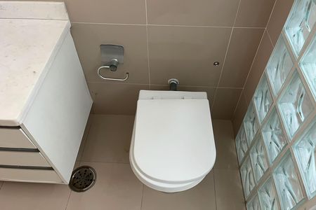 Apartamento para alugar com 476m², 4 quartos e 2 vagas Apartamento para alugar com 476m², 4 quartos e 2 vagasBanheiro da Suíte 1