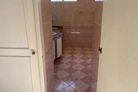 Apartamento para alugar com 476m², 4 quartos e 2 vagas Apartamento para alugar com 476m², 4 quartos e 2 vagasBanheiro da Suíte 2