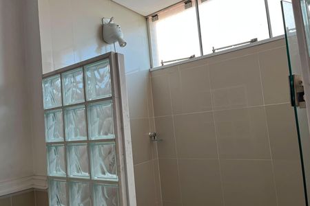 Apartamento para alugar com 476m², 4 quartos e 2 vagas Apartamento para alugar com 476m², 4 quartos e 2 vagasBanheiro da Suíte 1
