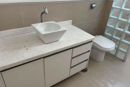 Apartamento para alugar com 476m², 4 quartos e 2 vagas Apartamento para alugar com 476m², 4 quartos e 2 vagasBanheiro da Suíte 1