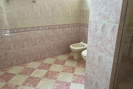 Apartamento para alugar com 476m², 4 quartos e 2 vagas Apartamento para alugar com 476m², 4 quartos e 2 vagasBanheiro da Suíte 2