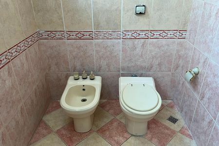 Apartamento para alugar com 476m², 4 quartos e 2 vagas Apartamento para alugar com 476m², 4 quartos e 2 vagasBanheiro da Suíte 2