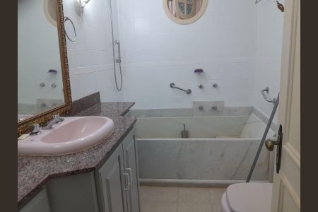 Banheiro de apartamento para alugar com 3 quartos, 129m² em Copacabana, Rio de Janeiro