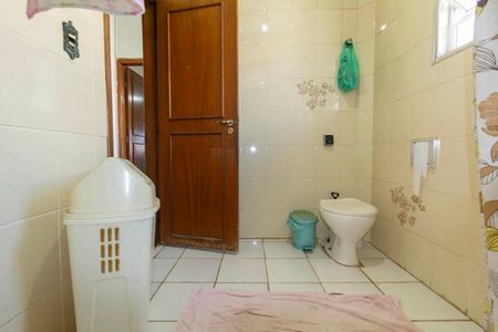 Casa à venda com 178m², 2 quartos e 2 vagasBanheiro