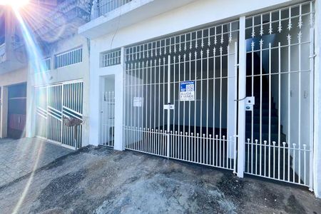 Casa à venda com 100m², 2 quartos e 1 vaga Casa à venda com 100m², 2 quartos e 1 vagaFachada
