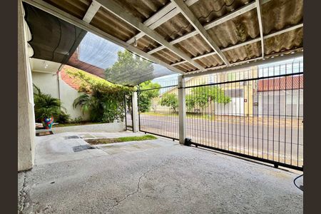 Garagem de casa à venda com 3 quartos, 110m² em São José, Canoas