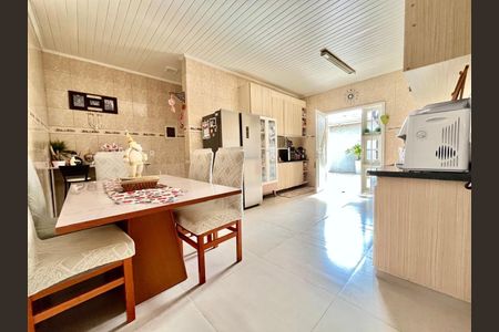 Casa à venda com 110m², 3 quartos e 2 vagas Casa à venda com 110m², 3 quartos e 2 vagasCozinha
