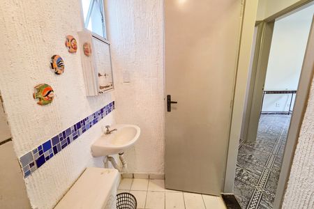 Banheiro de apartamento para alugar com 3 quartos, 60m² em Vila Antartica, Praia Grande