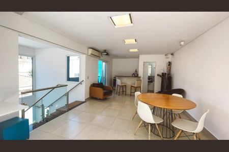Casa à venda com 4 quartos, 381m² em Jardim Sao Bento, São Paulo