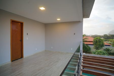 Sacada de casa para alugar com 4 quartos, 230m² em Itaipuaçu, Maricá
