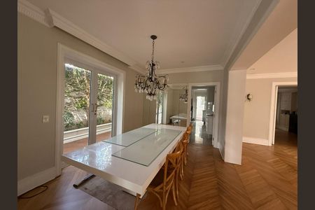 Casa à venda com 4 quartos, 520m² em Pacaembu, São Paulo