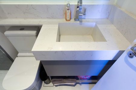 Apartamento para alugar com 67m², 2 quartos e 2 vagas Apartamento para alugar com 67m², 2 quartos e 2 vagasBanheiro da Suíte