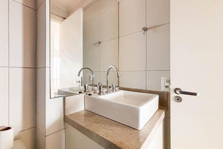 Apartamento para alugar com 77m², 2 quartos e 1 vaga Apartamento para alugar com 77m², 2 quartos e 1 vagaBanheiro Social