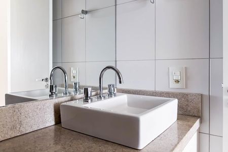 Banheiro do Quarto 2 de apartamento para alugar com 2 quartos, 77m² em Santo Antônio, Porto Alegre