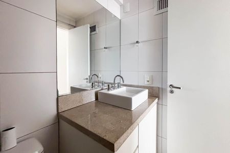 Apartamento para alugar com 77m², 2 quartos e 1 vaga Apartamento para alugar com 77m², 2 quartos e 1 vagaBanheiro do Quarto 2
