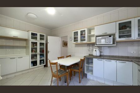Casa à venda com 3 quartos, 257m² em Vila Madalena, São Paulo