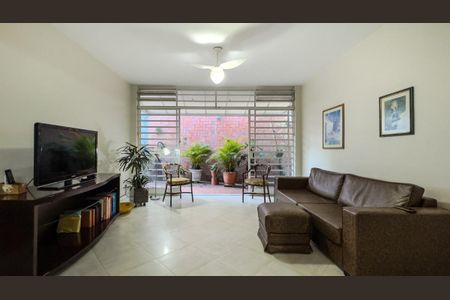 Casa à venda com 3 quartos, 257m² em Vila Madalena, São Paulo