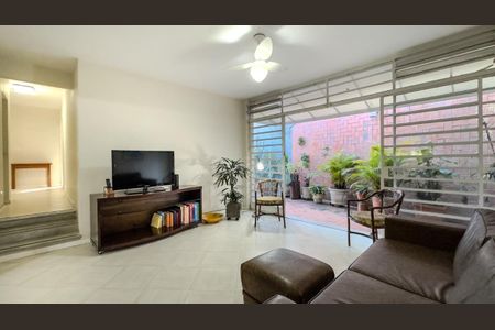 Casa à venda com 3 quartos, 257m² em Vila Madalena, São Paulo