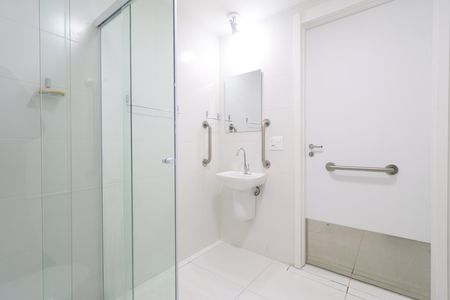 Banheiro de apartamento para alugar com 1 quarto, 27m² em Vila Romana, São Paulo