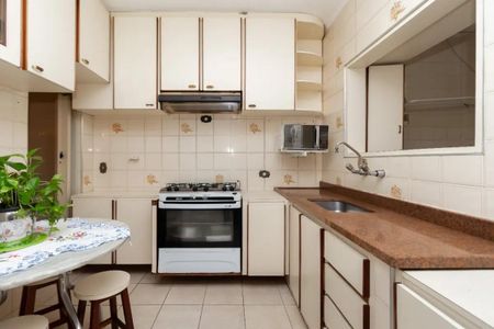 Casa à venda com 3 quartos, 195m² em Vila Ipojuca, São Paulo