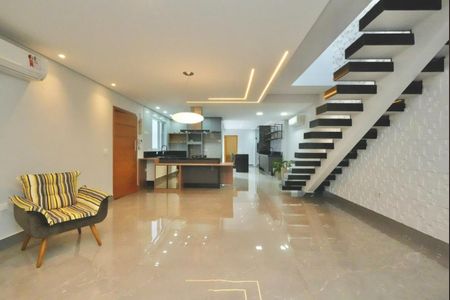 Casa à venda com 173m², 4 quartos e 4 vagas