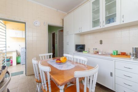 Casa à venda com 331m², 3 quartos e 8 vagas