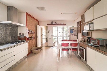 Casa à venda com 3 quartos, 165m² em Vila Madalena, São Paulo