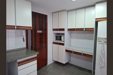 Casa à venda com 4 quartos, 300m² em Alto da Lapa, São Paulo