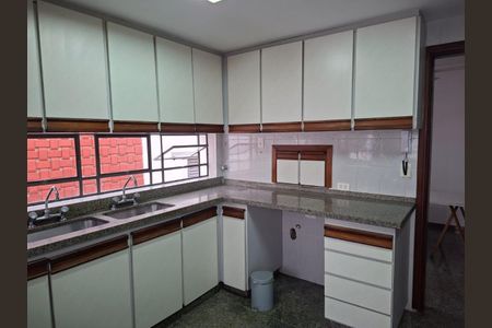 Casa à venda com 4 quartos, 300m² em Alto da Lapa, São Paulo
