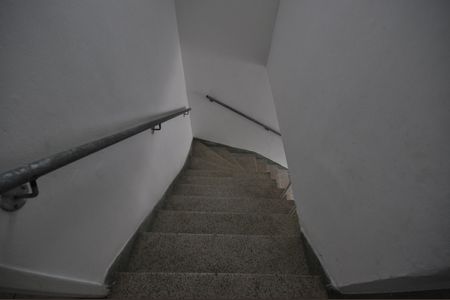 Casa para alugar com 300m², 2 quartos e 2 vagasEscada