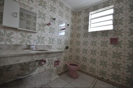 Casa para alugar com 300m², 2 quartos e 2 vagasBanheiro Social