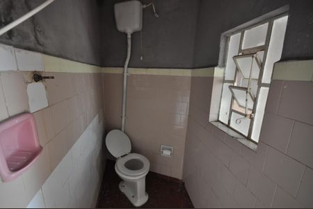 Casa para alugar com 300m², 2 quartos e 2 vagasBanheiro de serviço