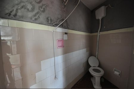 Casa para alugar com 300m², 2 quartos e 2 vagasBanheiro de serviço