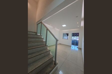 Sala de casa para alugar com 3 quartos, 100m² em Alípio de Melo, Belo Horizonte