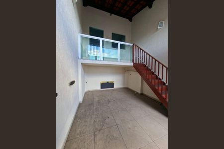 Área externa de casa para alugar com 3 quartos, 100m² em Alípio de Melo, Belo Horizonte