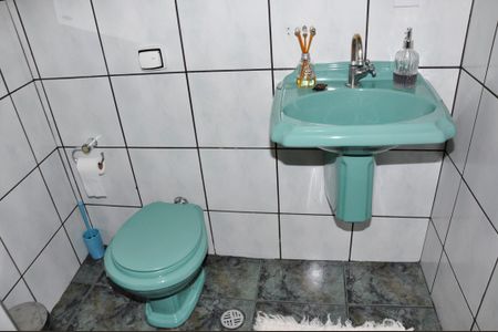 Casa à venda com 120m², 4 quartos e 2 vagas Casa à venda com 120m², 4 quartos e 2 vagasDetalhe - Banheiro Social