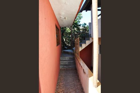 Casa à venda com 120m², 4 quartos e 2 vagas Casa à venda com 120m², 4 quartos e 2 vagasDetalhe - Escada Externa Varanda