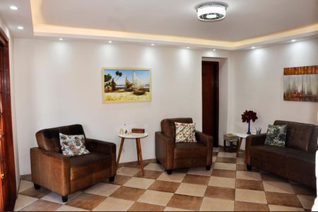 Casa à venda com 120m², 4 quartos e 2 vagas Casa à venda com 120m², 4 quartos e 2 vagasDetalhe - Sala