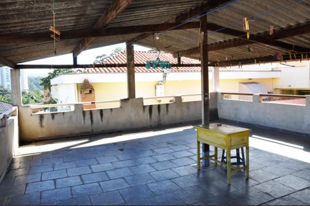 Casa à venda com 120m², 4 quartos e 2 vagas Casa à venda com 120m², 4 quartos e 2 vagasDetalhe - Varanda