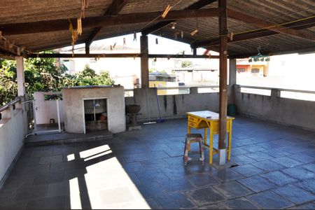 Casa à venda com 120m², 4 quartos e 2 vagas Casa à venda com 120m², 4 quartos e 2 vagasDetalhe - Varanda