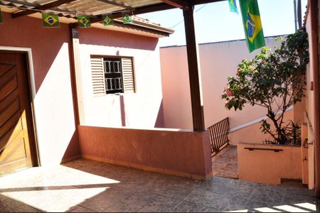 Casa à venda com 120m², 4 quartos e 2 vagas Casa à venda com 120m², 4 quartos e 2 vagasGaragem