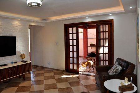 Casa à venda com 120m², 4 quartos e 2 vagas Casa à venda com 120m², 4 quartos e 2 vagasDetalhe - Sala