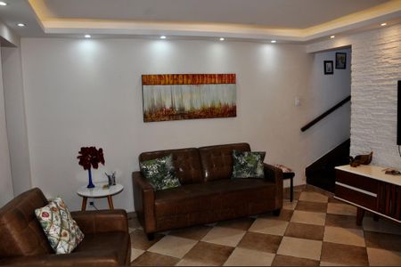 Casa à venda com 120m², 4 quartos e 2 vagas Casa à venda com 120m², 4 quartos e 2 vagasDetalhe - Sala