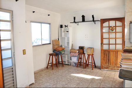 Casa à venda com 120m², 4 quartos e 2 vagas Casa à venda com 120m², 4 quartos e 2 vagasDetalhe - Edícola - Sala