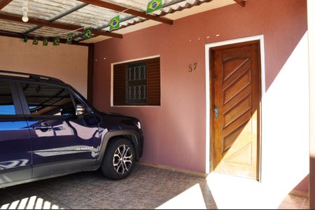Casa à venda com 120m², 4 quartos e 2 vagas Casa à venda com 120m², 4 quartos e 2 vagasGaragem