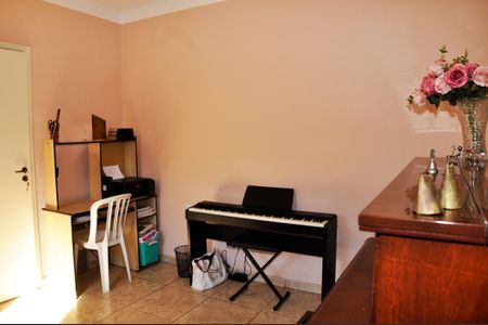Casa à venda com 120m², 4 quartos e 2 vagas Casa à venda com 120m², 4 quartos e 2 vagasDetalhe - Quarto 03