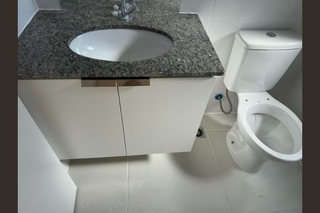 Apartamento para alugar com 64m², 2 quartos e 2 vagas Apartamento para alugar com 64m², 2 quartos e 2 vagasBanheiro da Suíte