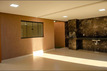Casa à venda com 95m², 2 quartos e sem vaga